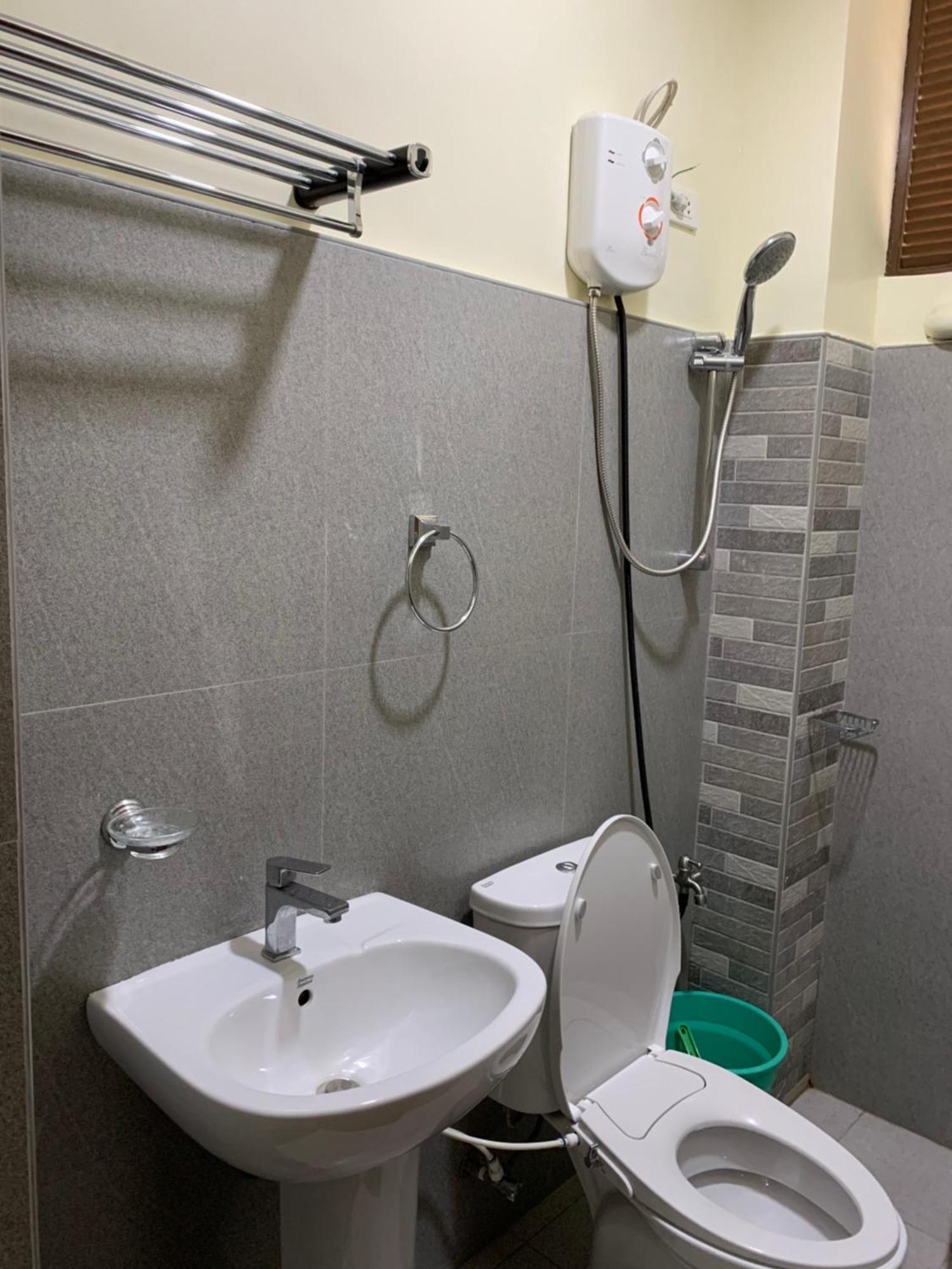 Zl Travelers Inn Batuan 외부 사진
