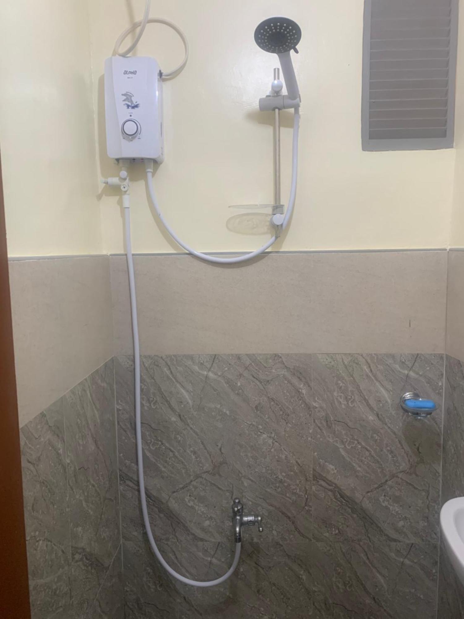 Zl Travelers Inn Batuan 외부 사진